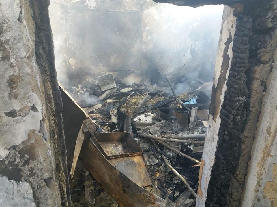 O familie din Hănășenii Noi a rămas pe drumuri, după ce un incendiu puternic le-a făcut casa scrum