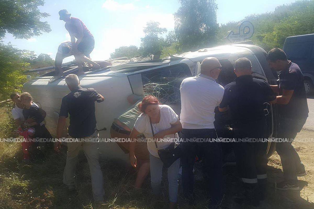 В Молдове вновь перевернулась маршрутка с пассажирами