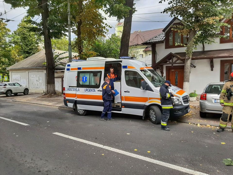 В Кишиневе грузовик врезался в столб