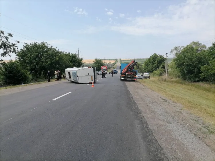 Во Флорештском районе маршрутка столкнулась с трактором, пострадали трое человек