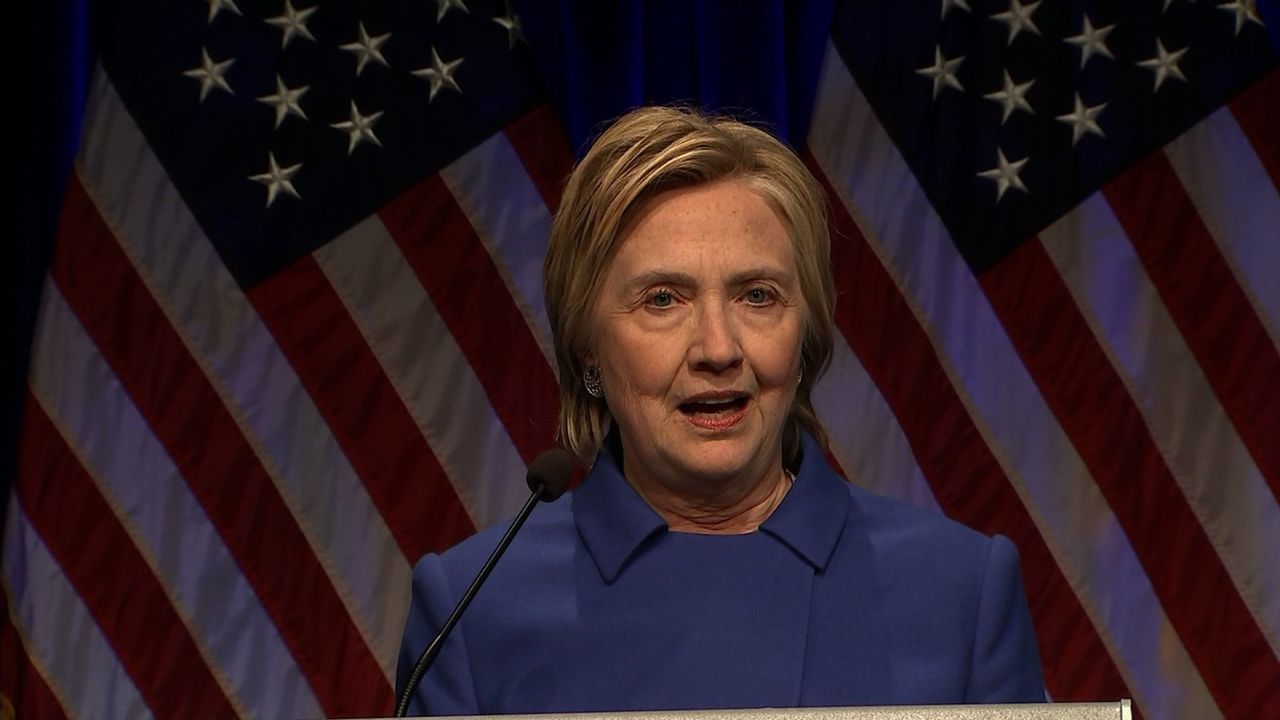 Hillary Clinton, nemachiată şi resemnată, cu un discurs emoționant: Nu mi-a fost uşor!