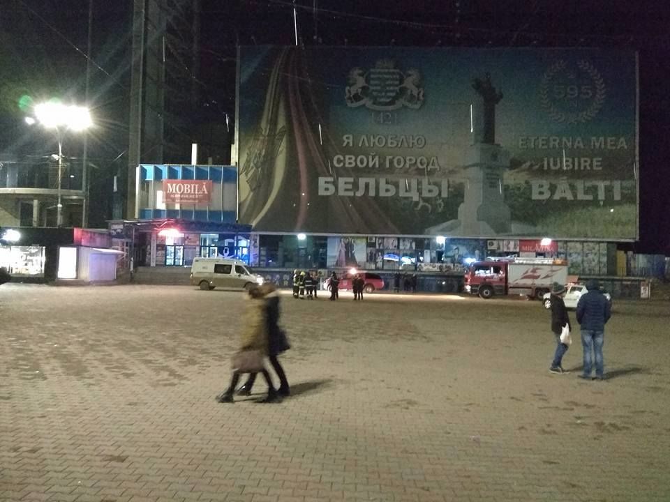 Под новогодней елкой в Бельцах искали бомбу
