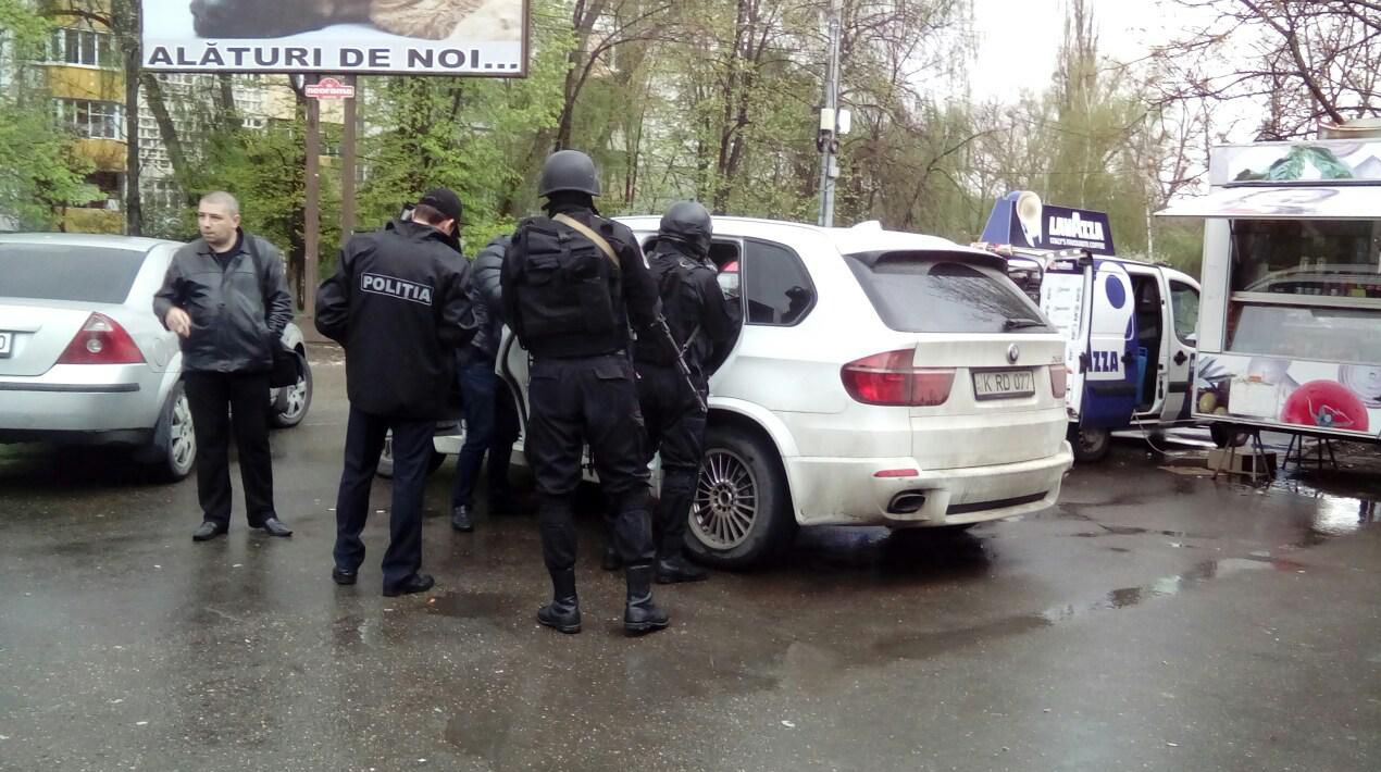 Двое граждан на BMW задержаны при въезде на выставку Moldexpo