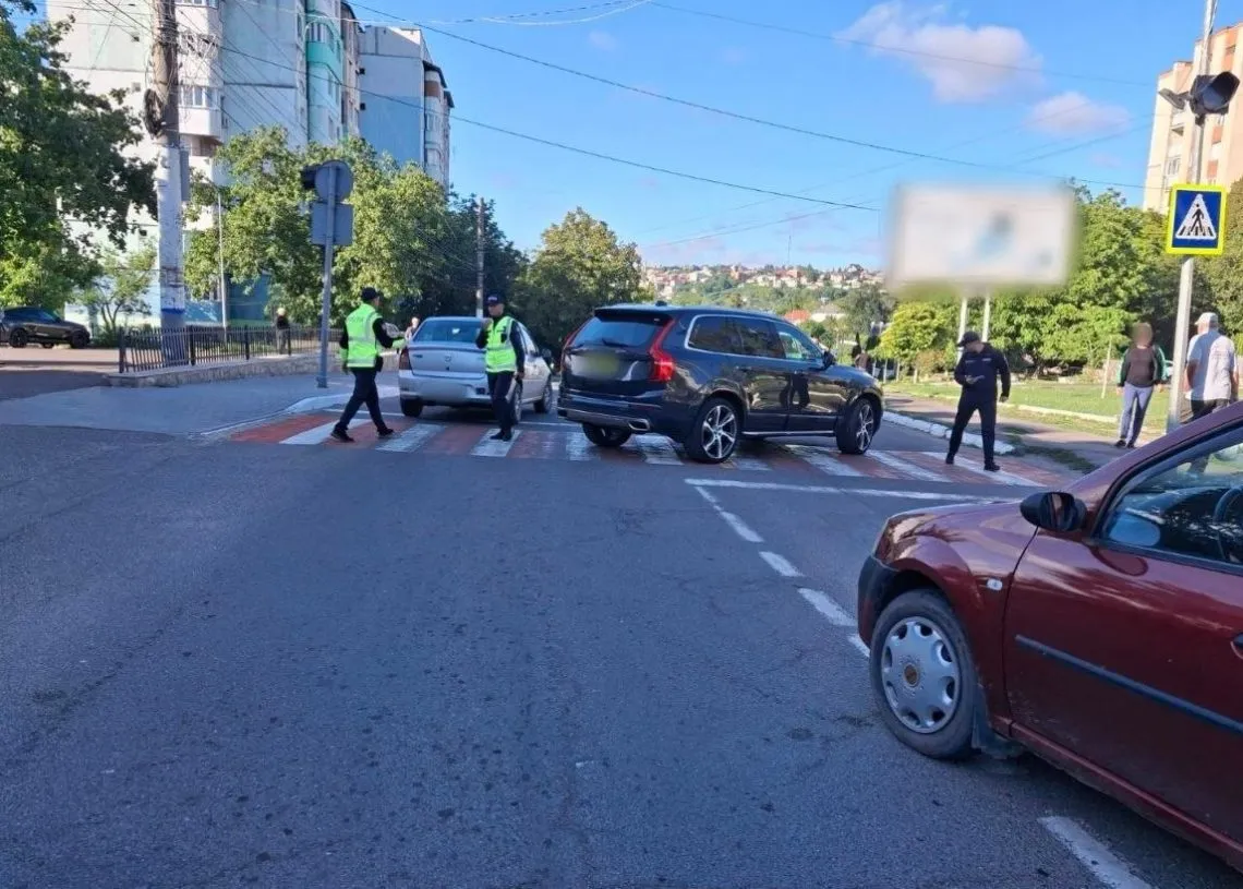 В Сороках автомобиль сбил 59-летнюю женщину, переходившую дорогу по правилам