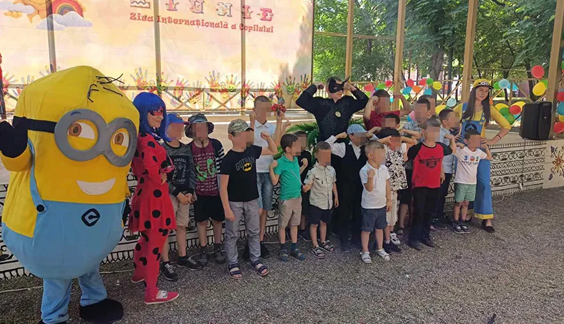 Moldindconbank поддерживает детей, радуя их позитивными эмоциями и подарками