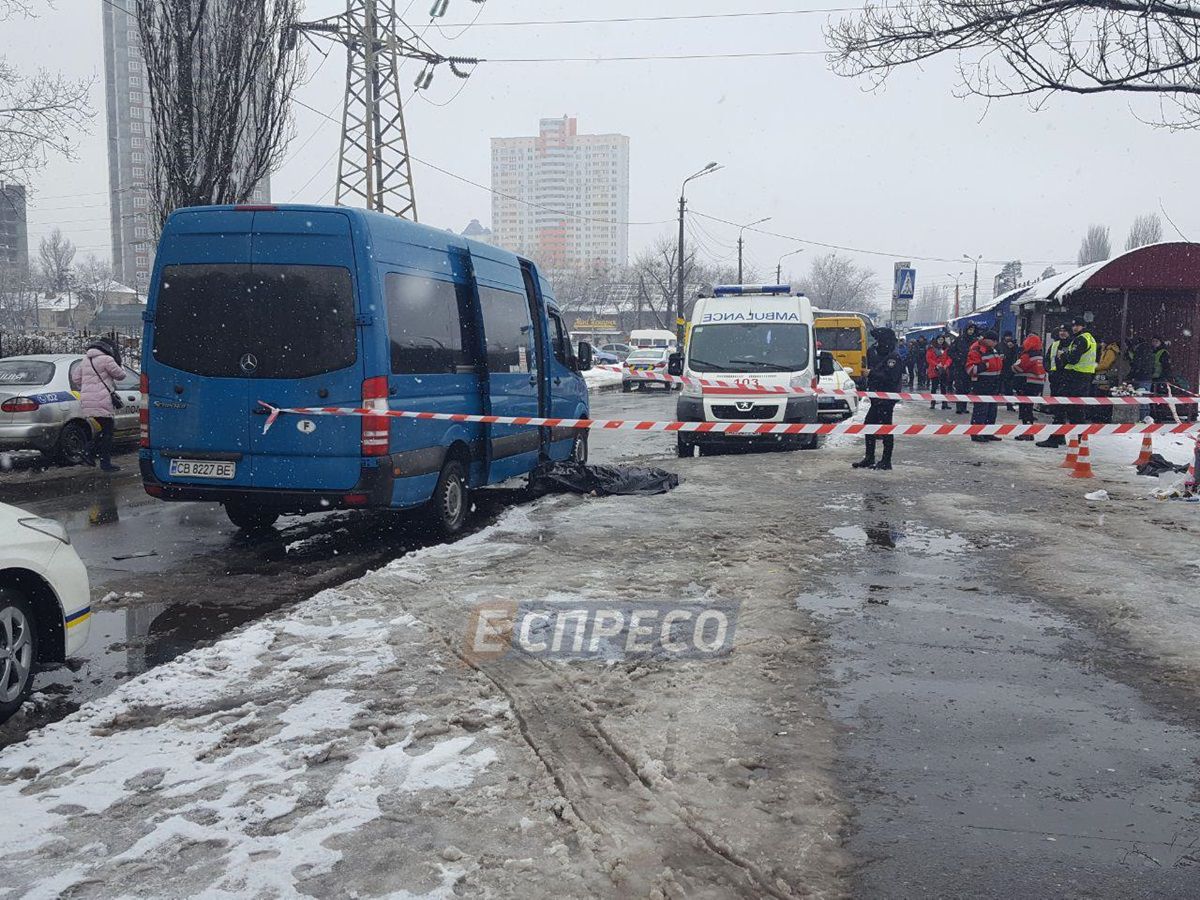 В Киеве зарезали мужчину на остановке за замечание