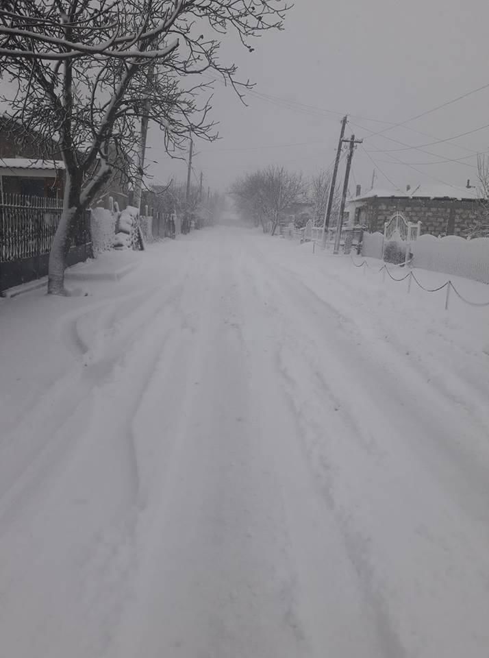 Iarna în satele Moldovei. La Tohatin, babă de zăpadă de trei metri