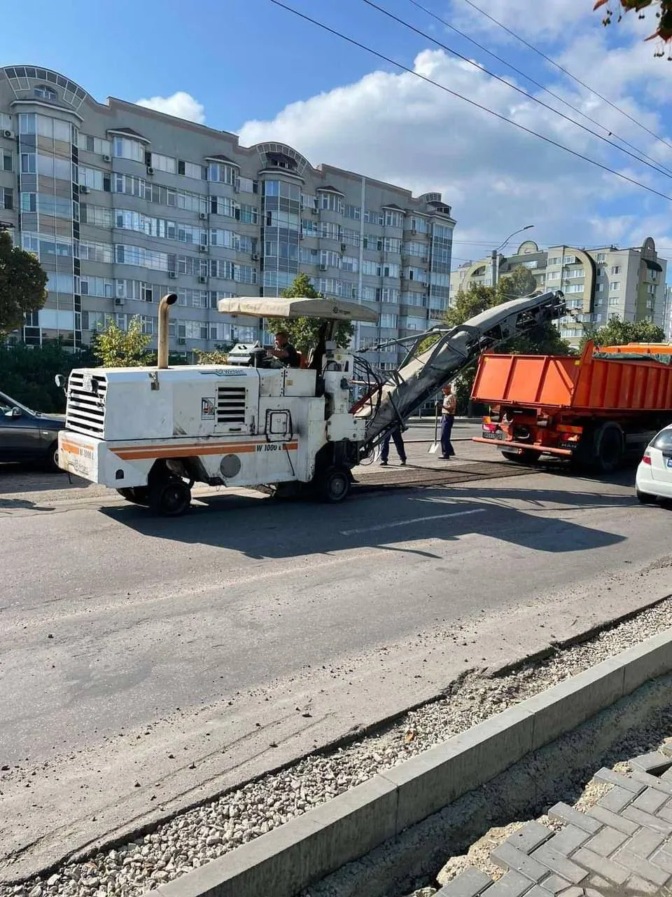 Продолжаются ремонтные работы на бульваре Ренаштерий