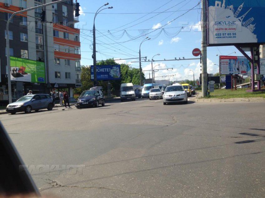 На Виадуке из-за аварии образовалась пробка