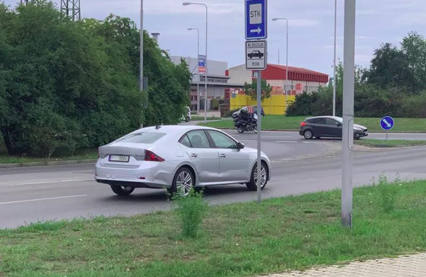 Новую Skoda Octavia сфотографировали до премьеры