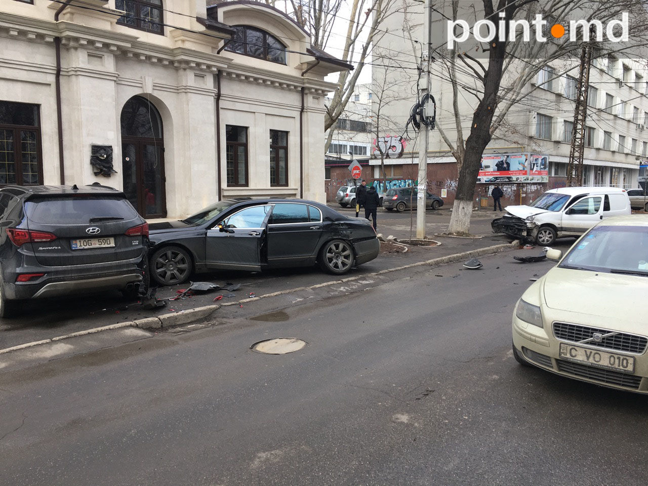 Accident de lux în Capitală, cu implicarea unui Bentley