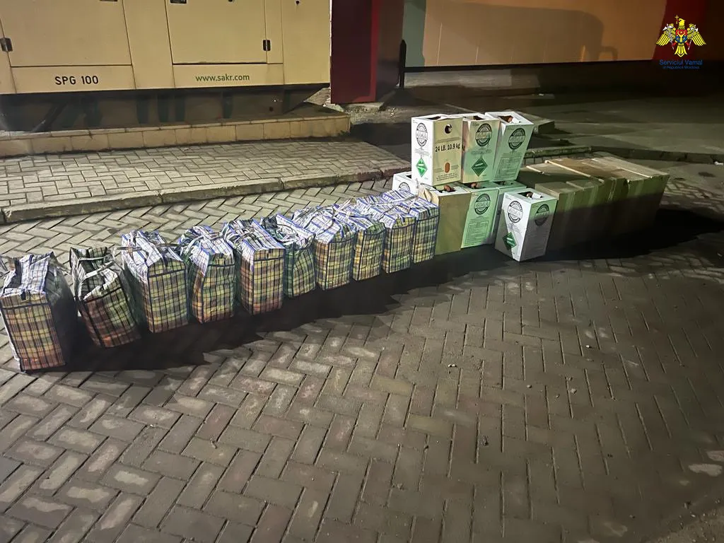 Молдаванин пытался провезти более 2 тысяч пачек сигарет
