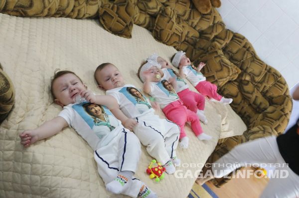 У двух сестер в селе Чишмикиой родилась тройня и двойня
