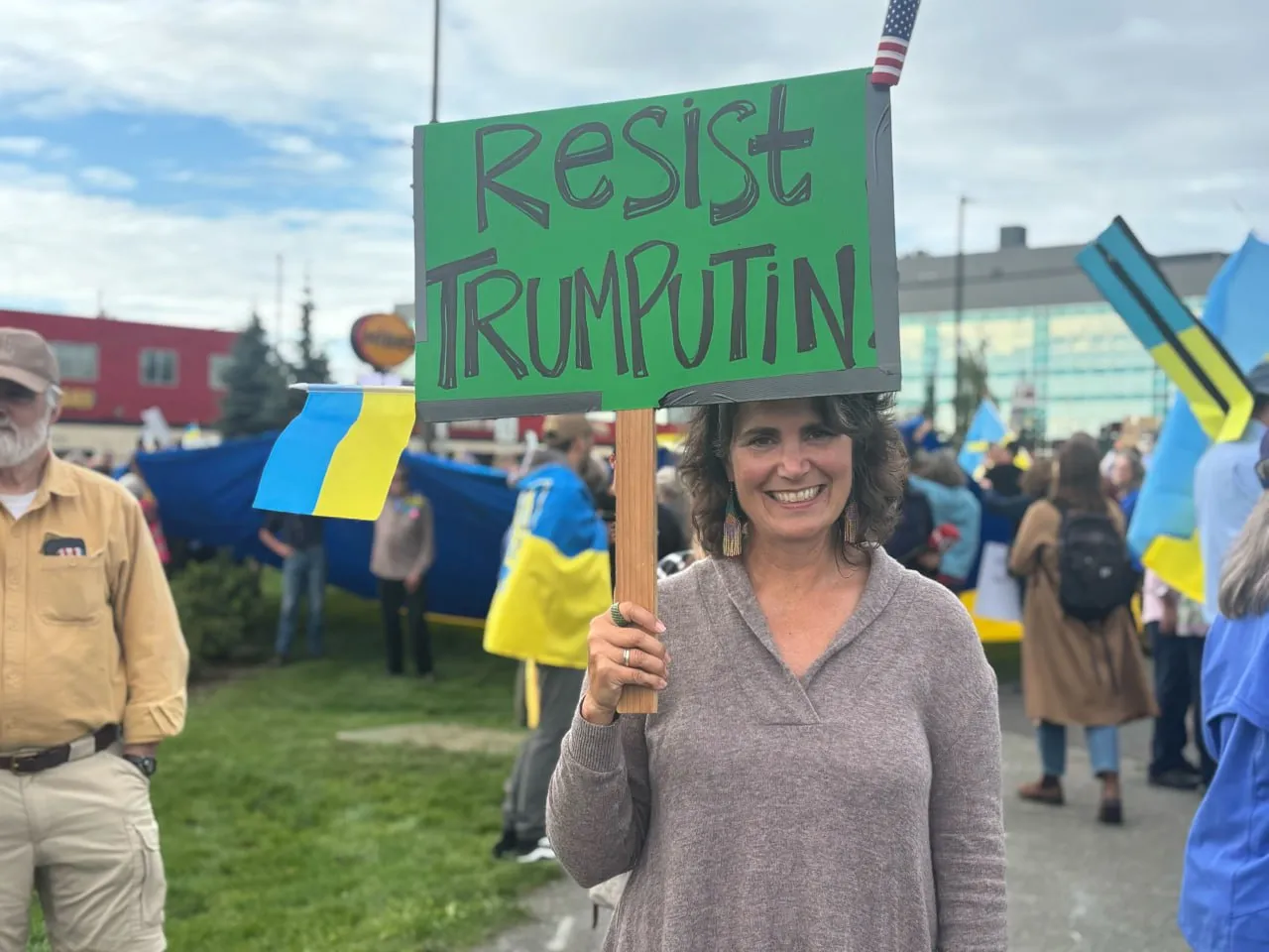 В Анкоридже накануне саммита Трамп-Путин прошел митинг в поддержку Украины