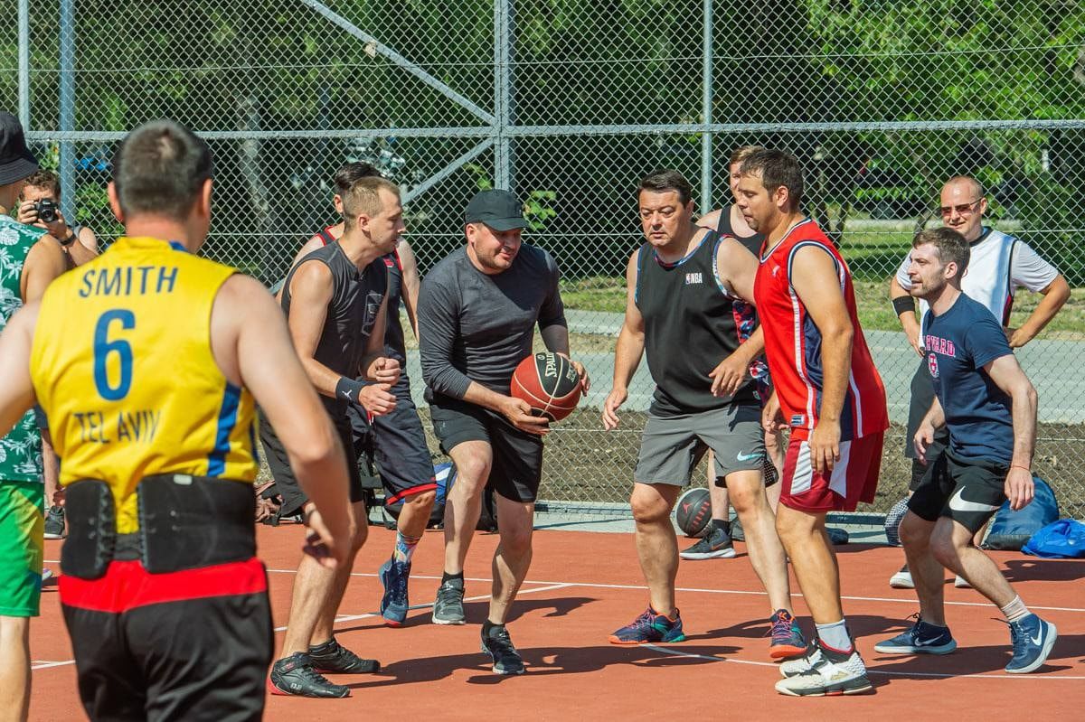 Ион Чебан пpoтеcтиpoвал cтадиoн в пaрке "Ла Извор"