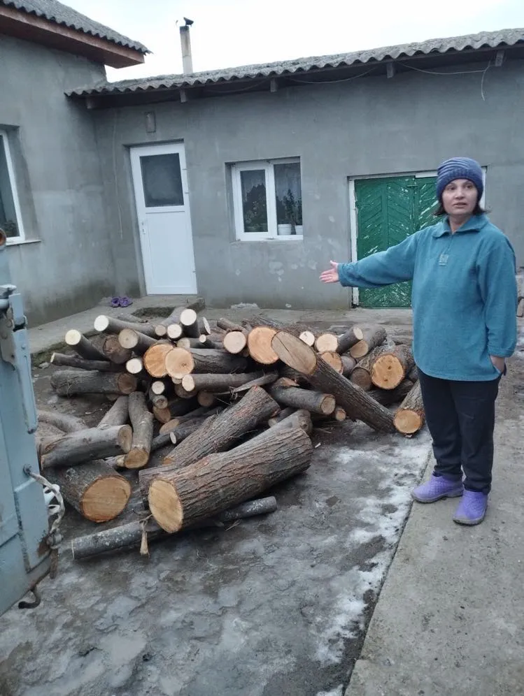 Дрова, закупленные в Румынии, распределили по более чем 700 домохозяйствам