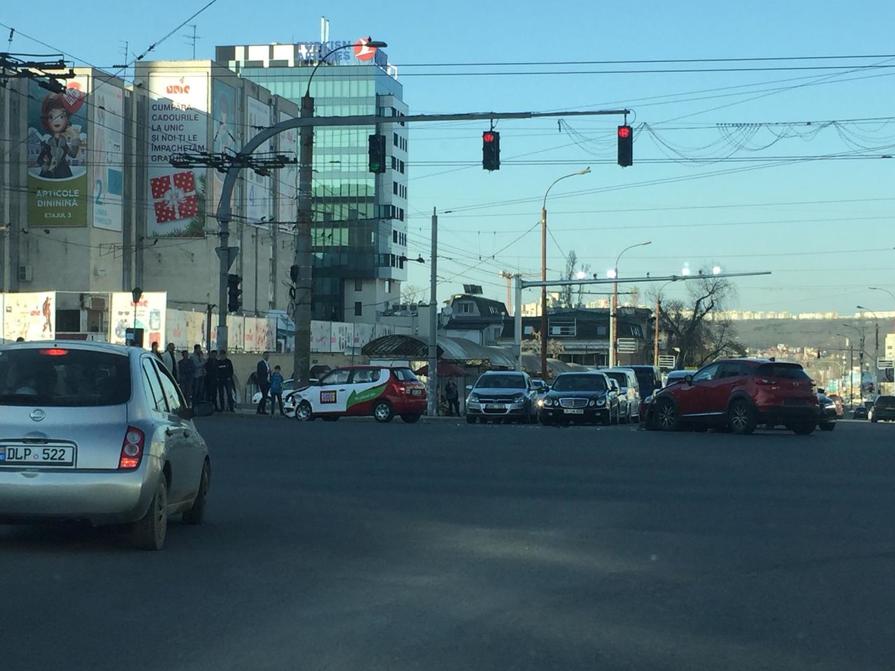 В центре Кишинева столкнулись два автомобиля