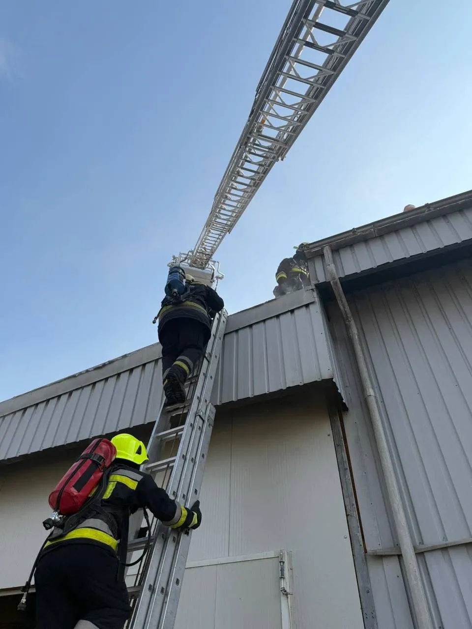 Încă un incendiu în Capitală: Arde un depozit de mobilă la Botanica