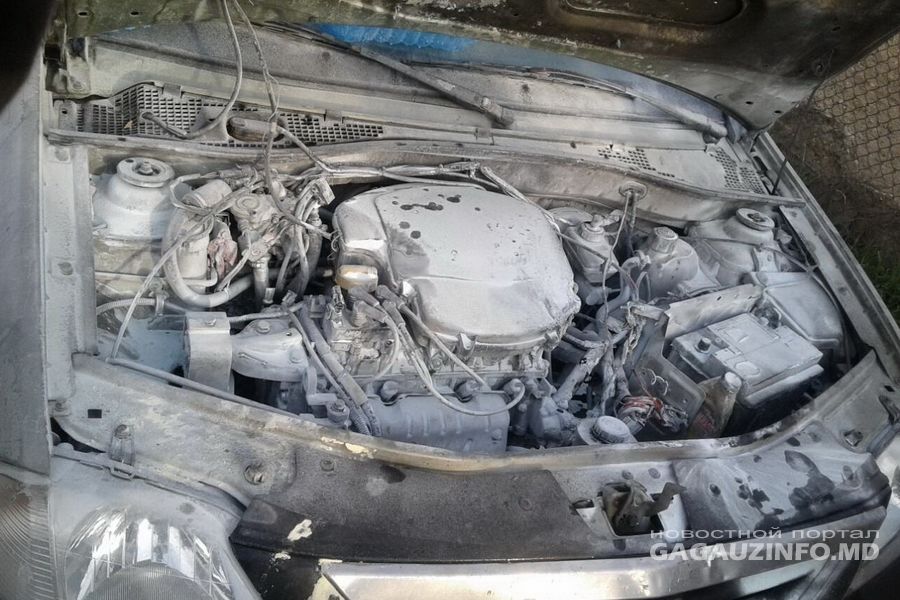 В Вулканештах загорелся автомобиль службы такси