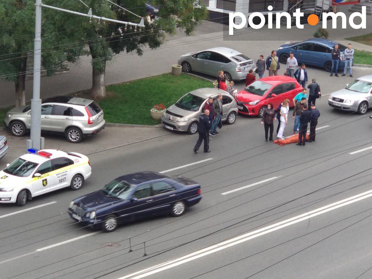 Женщина попала под колеса автомобиля в Кишиневе