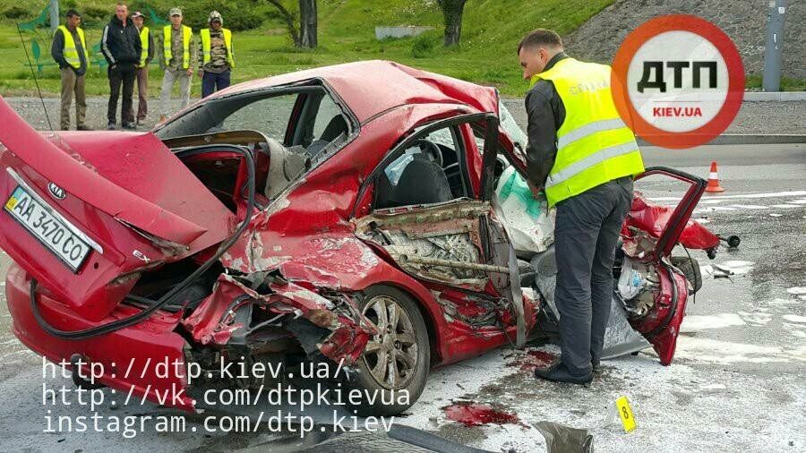 Жуткое ДТП в Киеве: музыканту оторвало руку