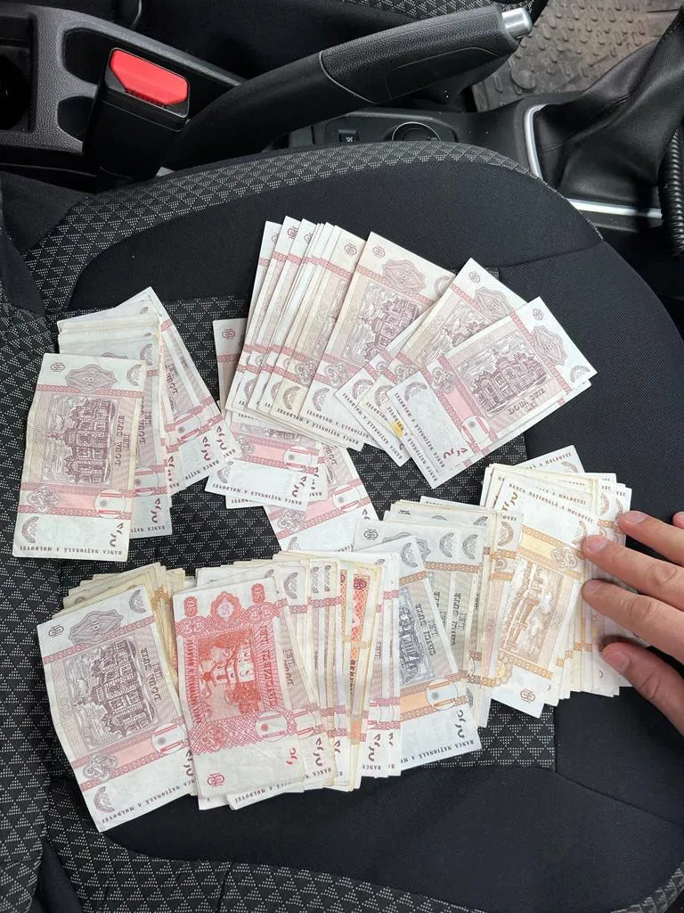 В домах двух полицейских РМ, подозреваемых в коррупции, прошли обыски