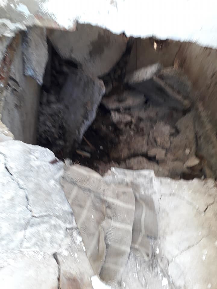 В Новых Аненах развалился уличный школьный туалет: пострадали двое взрослых