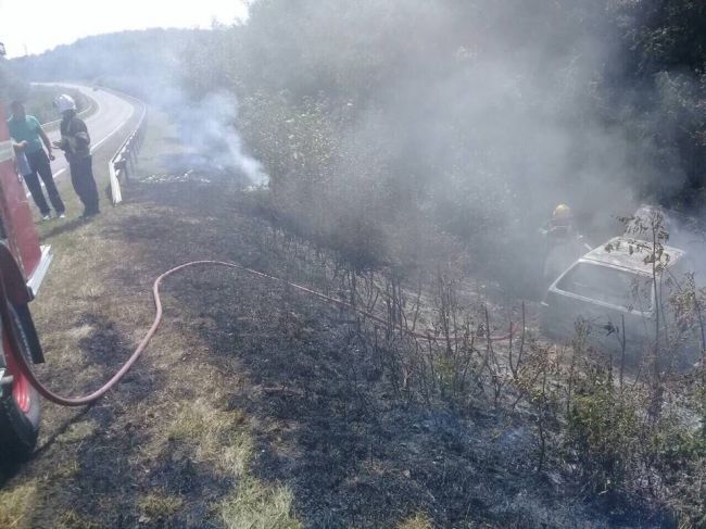 В столице хулиганы угнали автомобиль и сожгли его в ДТП