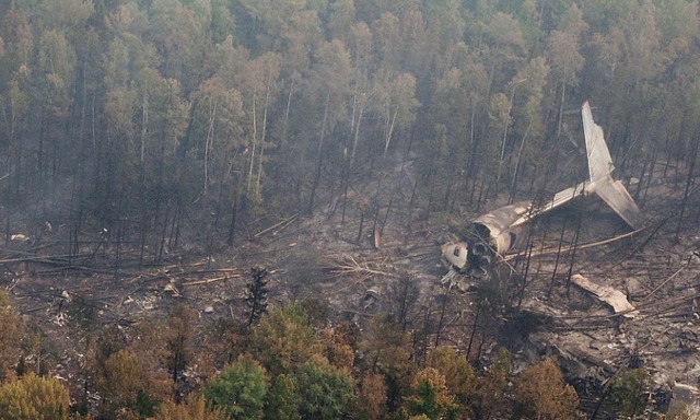 Появились новые фотографии с места крушения Ил-76 в Иркутской области