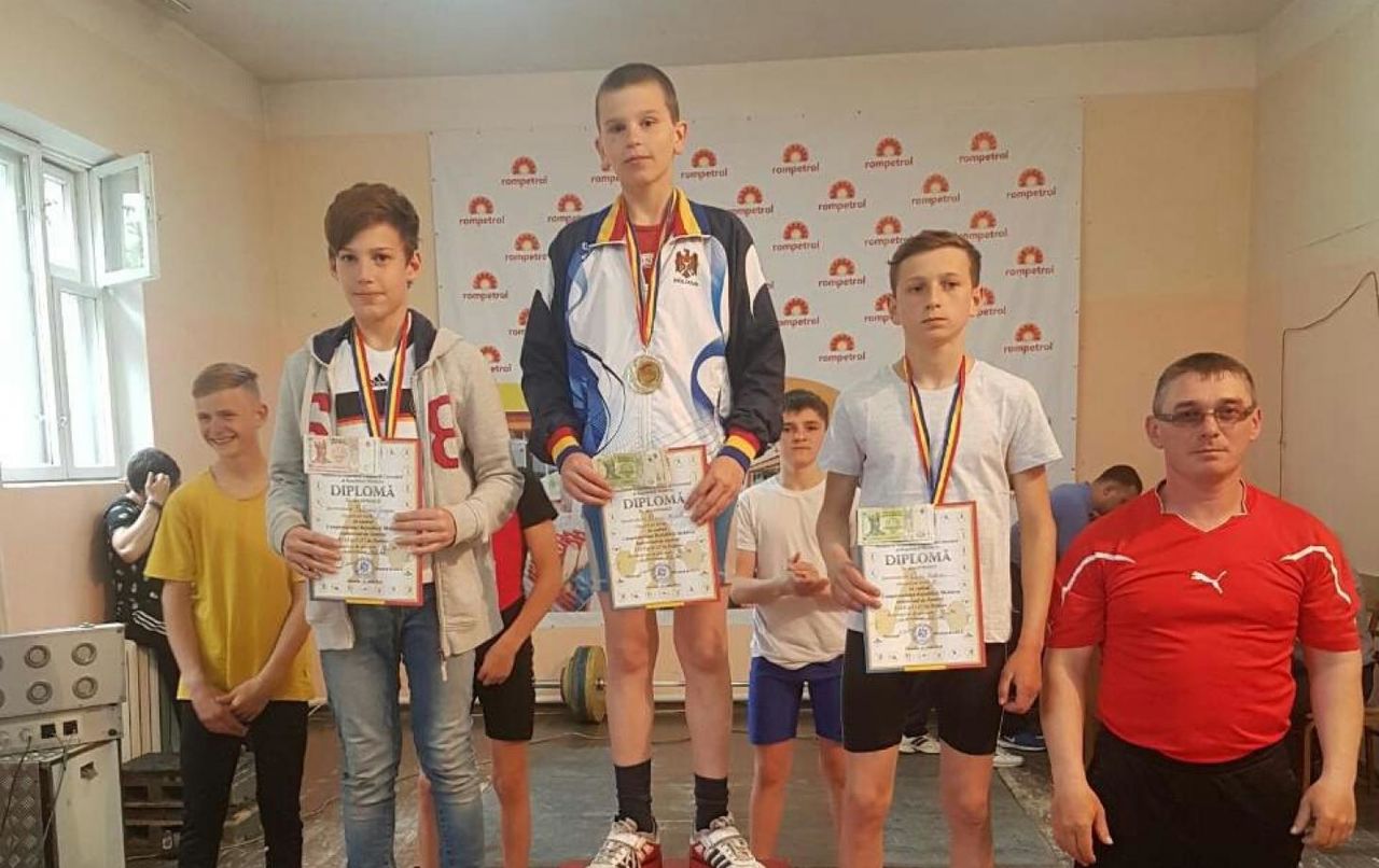 Тяжелоатлеты из Бельц завоевали 7 золотых медалей на чемпионате РМ
