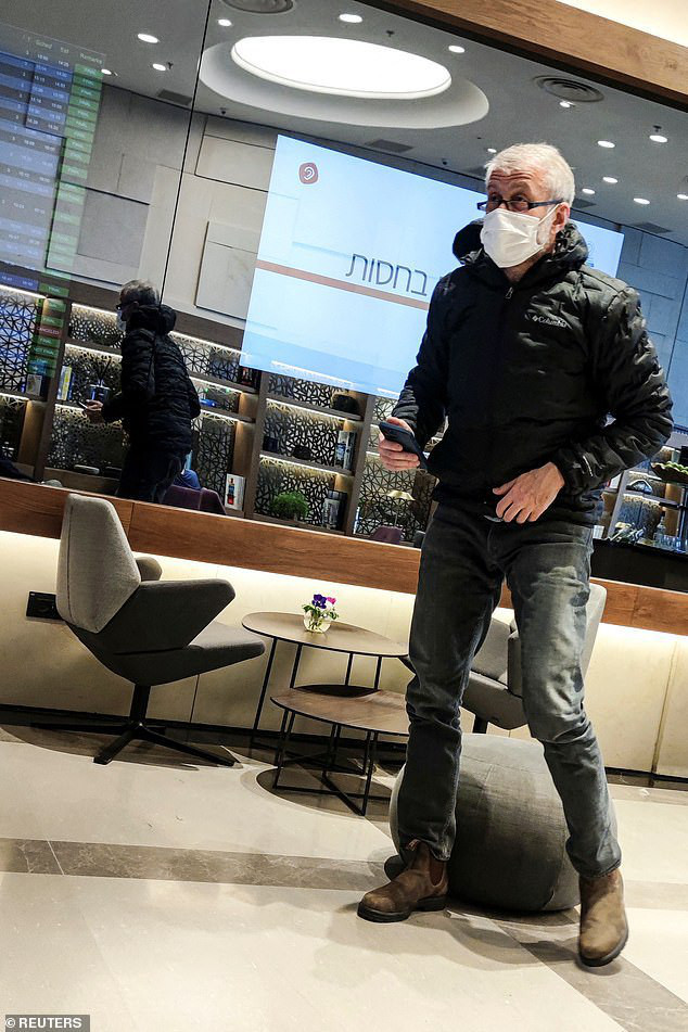 Абрамовича заметили в аэропорту Тель-Авива, он улетел в Стамбул