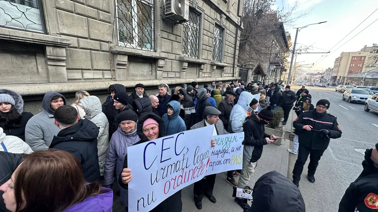 Partidul Inima Moldovei a organizat un protest în fața sediului Comisiei Electorale Centrale