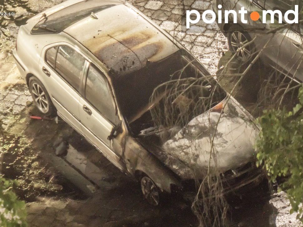 На Рышкановке сгорел припаркованный автомобиль