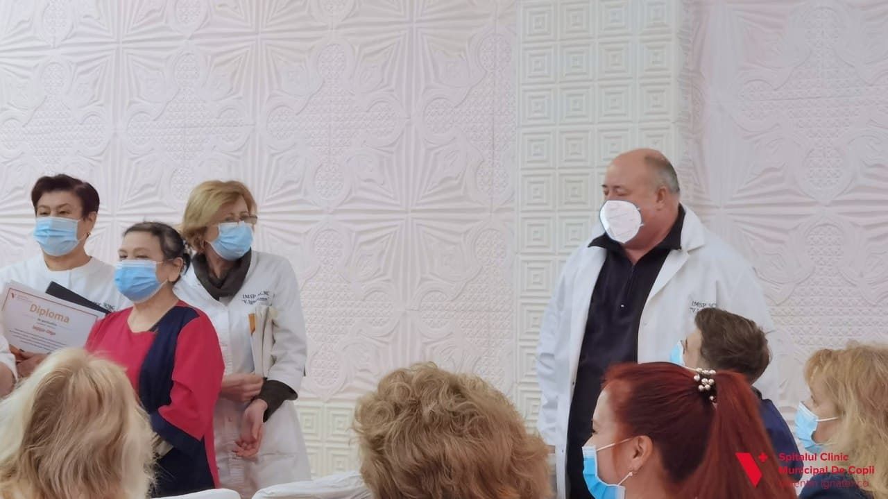 Врачам больницы им. Игнатенко "прифотошопили" защитные маски