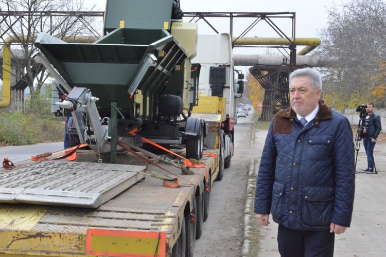 Primăria a cumpărat un tocator pentru măcinarea crengilor căzute în urma intemperiei din aprilie