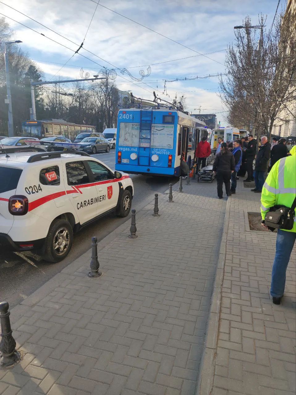 В столице мужчина скончался в троллейбусе
