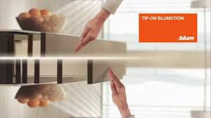 В холле Shopping Center MallDova проходит презентация мебельного салона Blum house