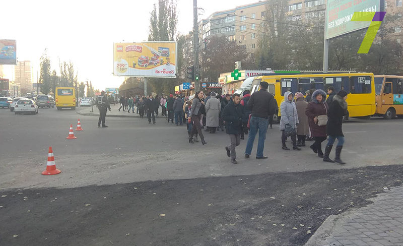 Из-за отсутствия отопления в Одесской области люди перекрыли дорогу