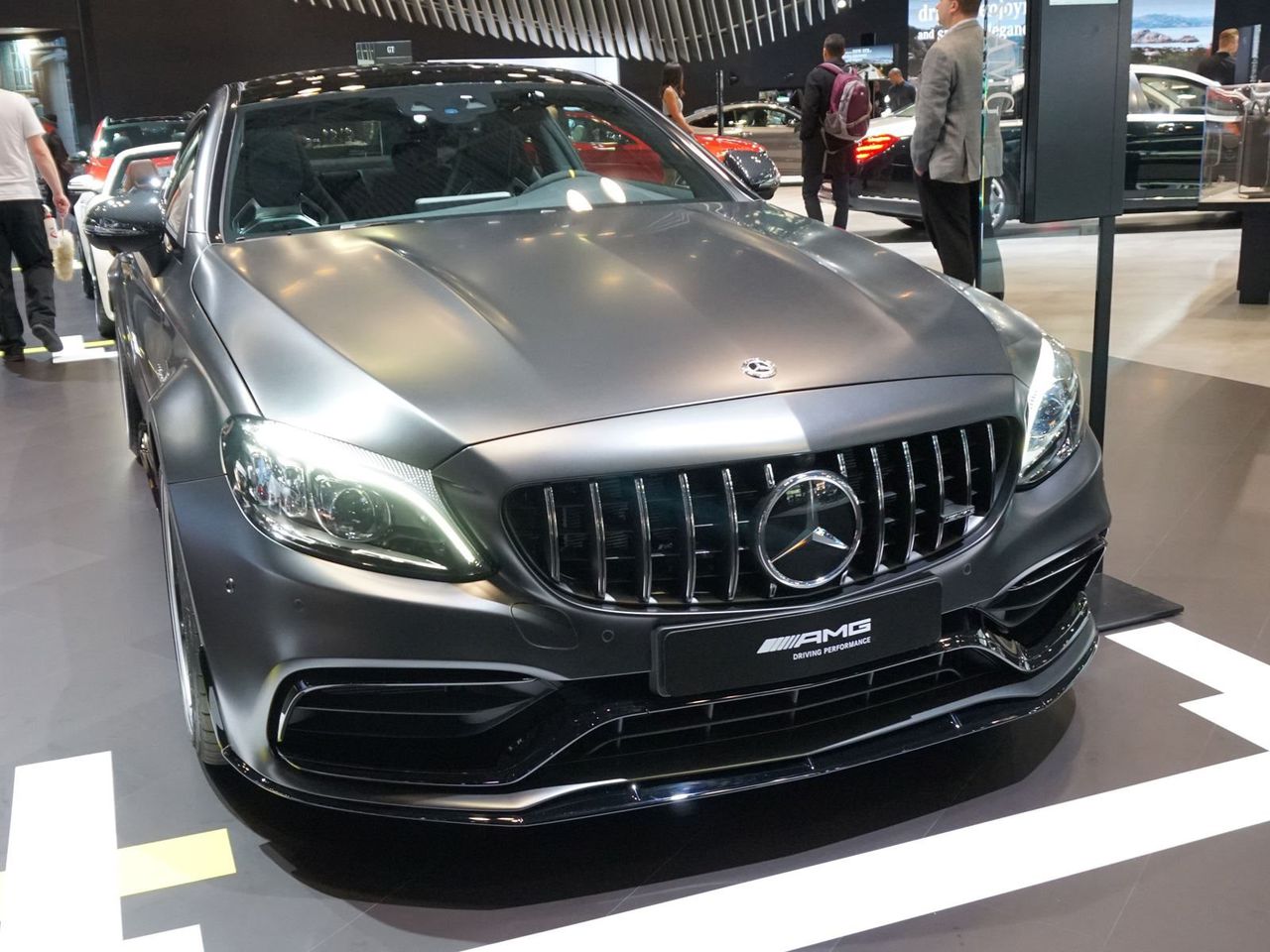 В Нью-Йорке показали обновленный Mercedes-AMG C63