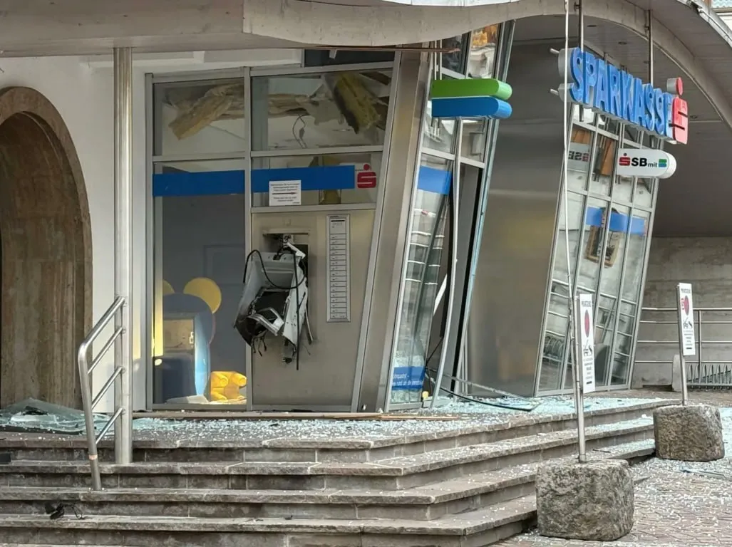 Membrii unei celebre bande de hoți de bancomate, arestați în Austria