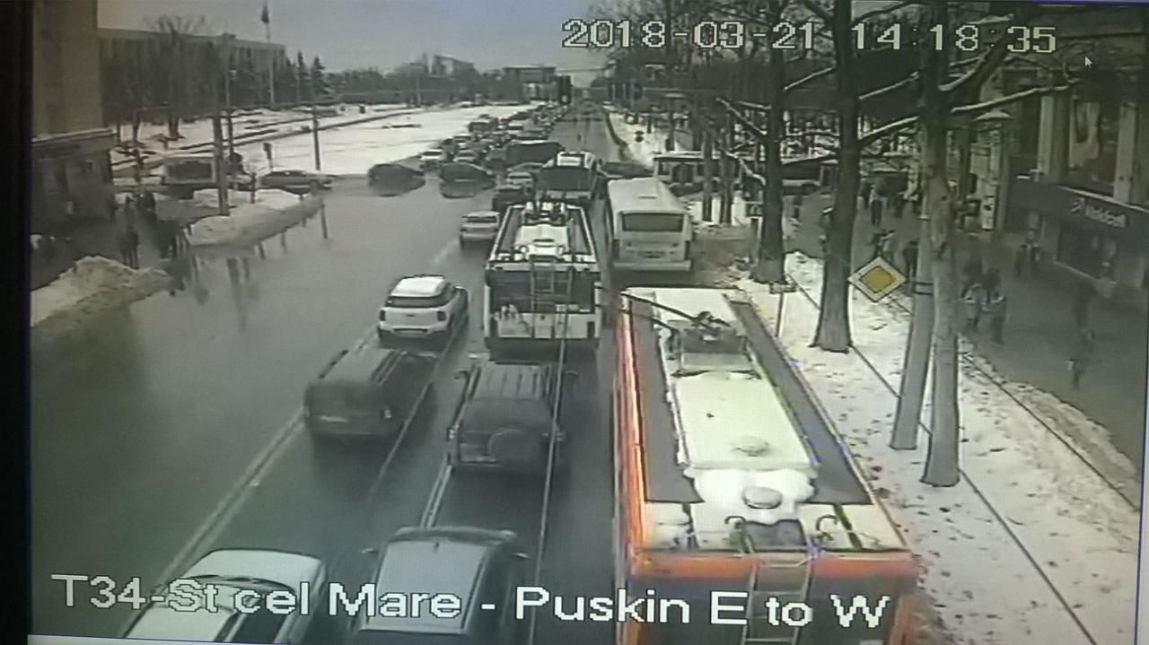 InfoTrafic 17:05: Ambuteiaje în Capitală. Semafoare defecte