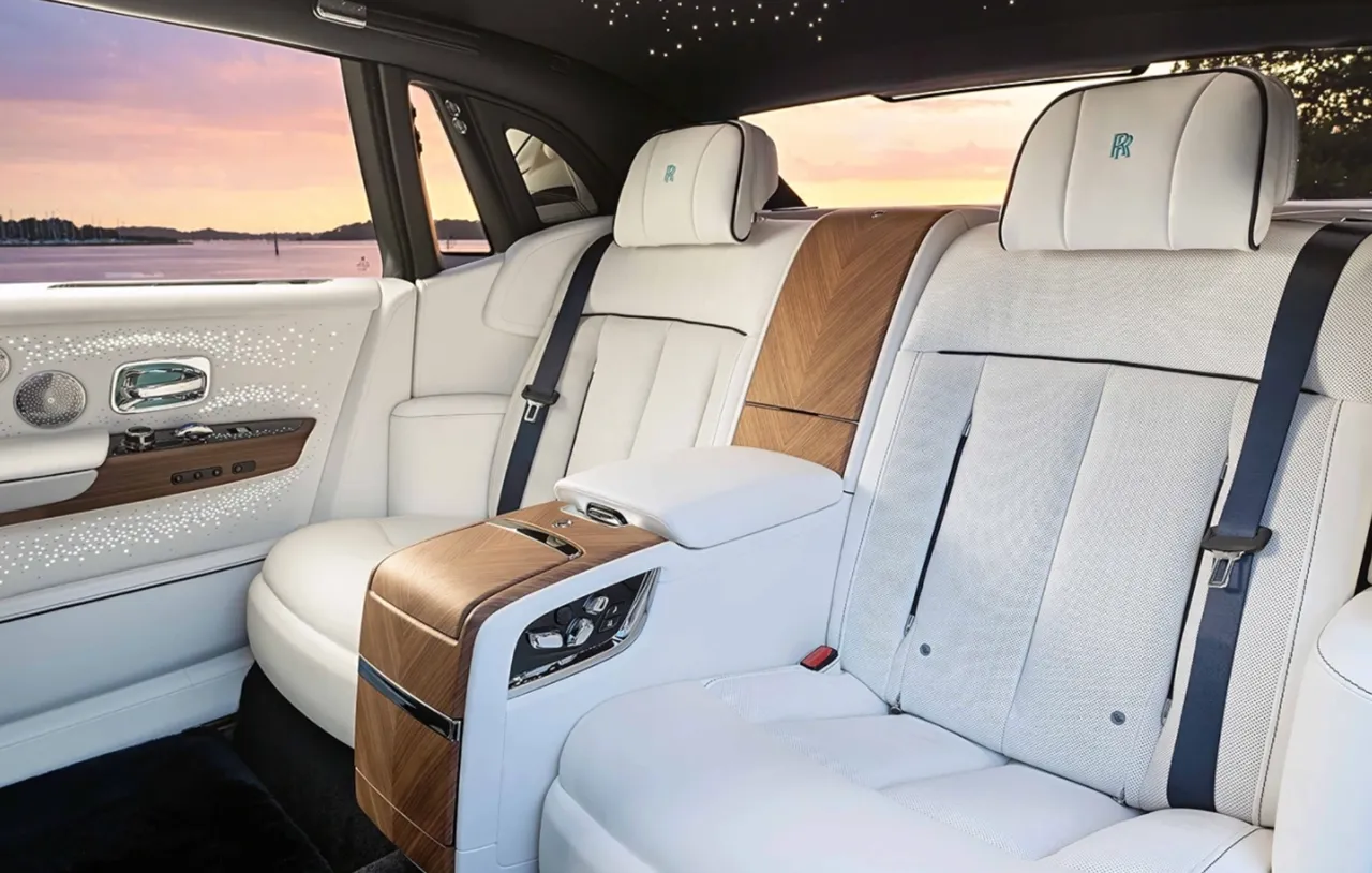 Rolls-Royce представил эксклюзивную версию Phantom в морском стиле