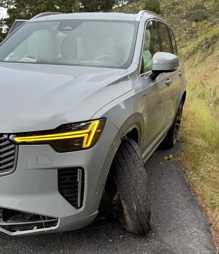 У гибрида Volvo XC90 отказали тормоза на крутом спуске с горы