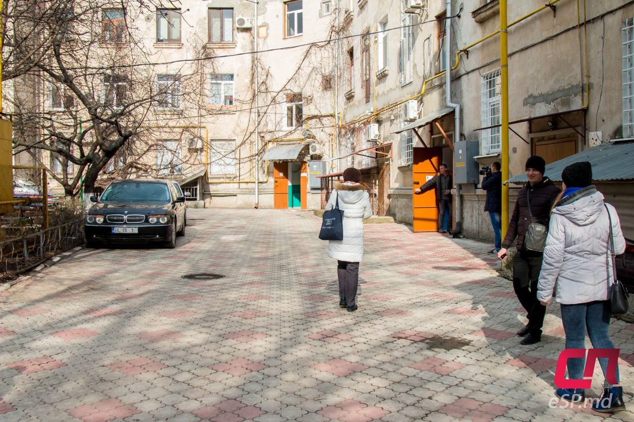 Автовладельцы центра Бельц: Мы не можем законно заехать в свой двор