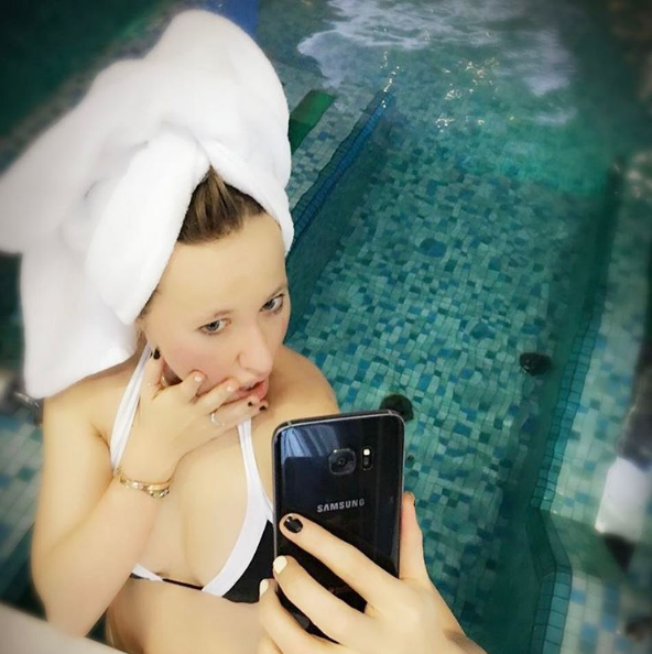 Xenia Sobchak, prima poză în costum de baie după ce a născut