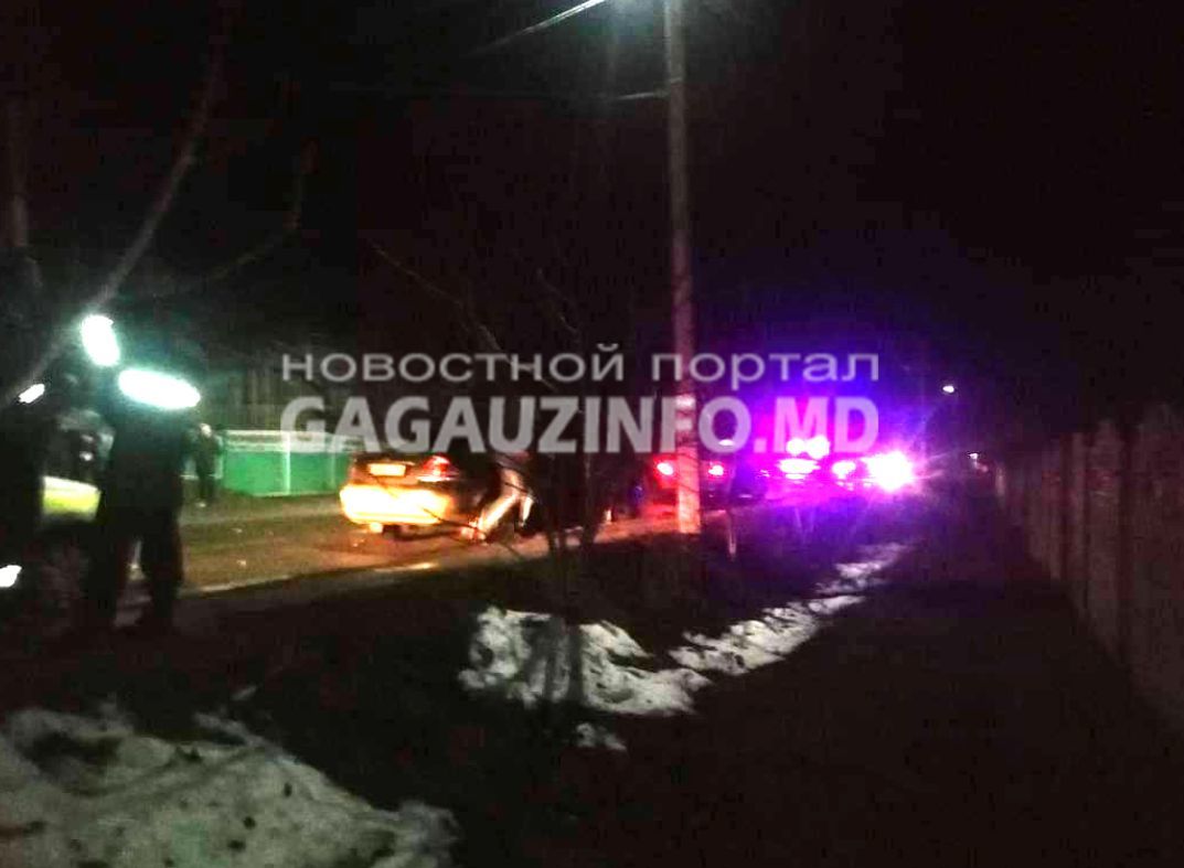 В Баурчи пьяный водитель въехал в ворота жилого дома