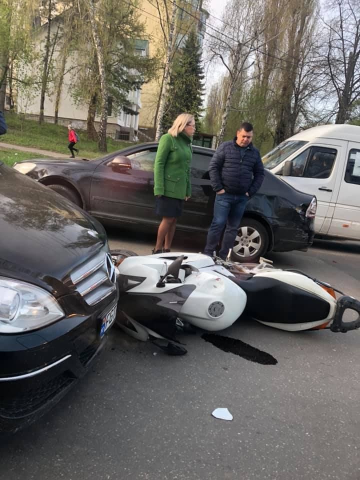 Мотоциклист попал в больницу после ДТП на Рышкановке