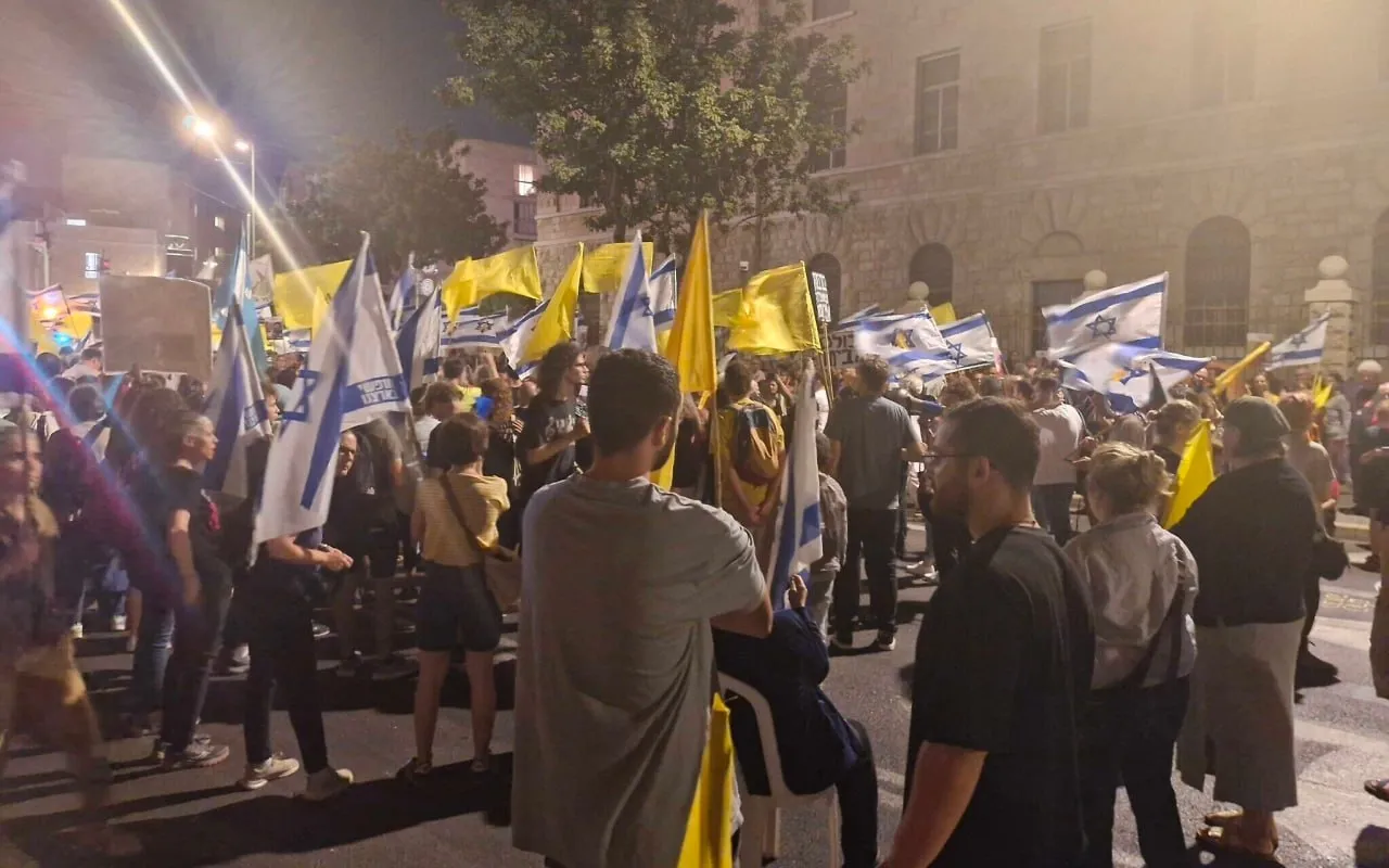 На митинг в Тель-Авиве пришли 500 тысяч человек
