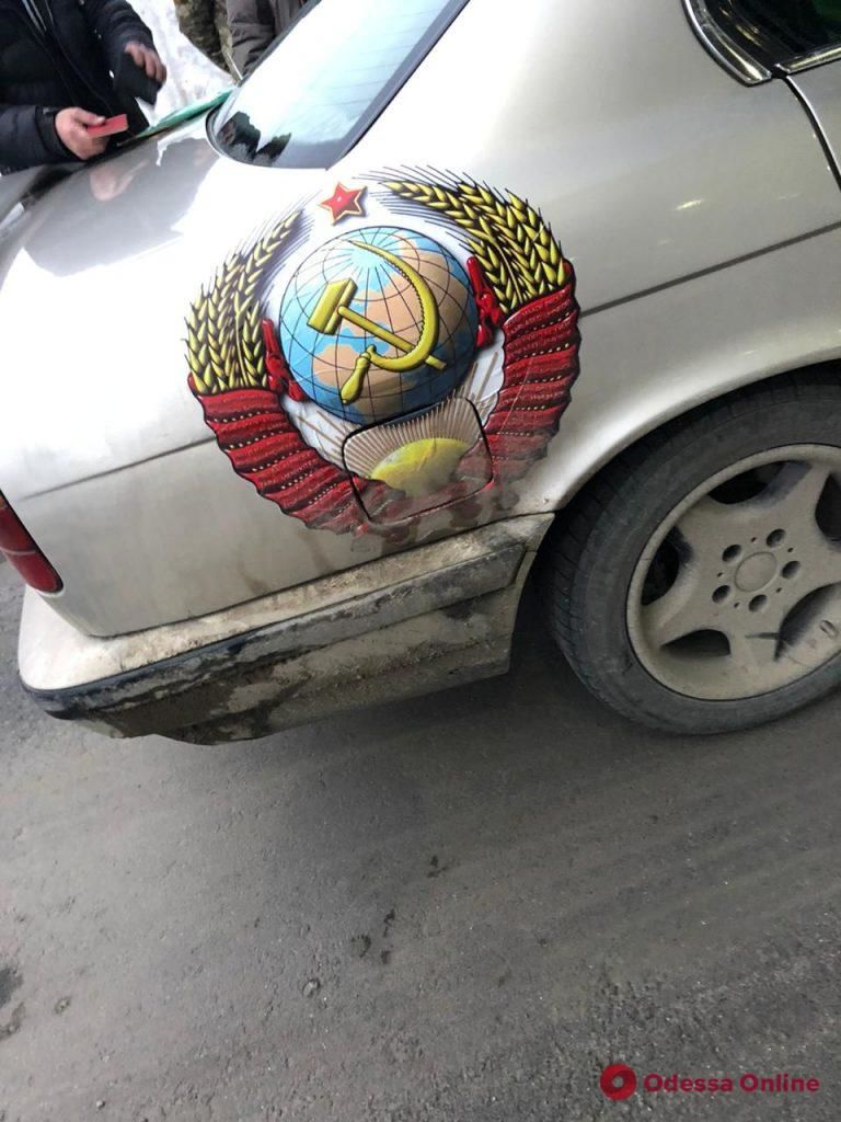 Молдаванин хотел попасть в Одесскую область на BMW с номерами и символикой СССР