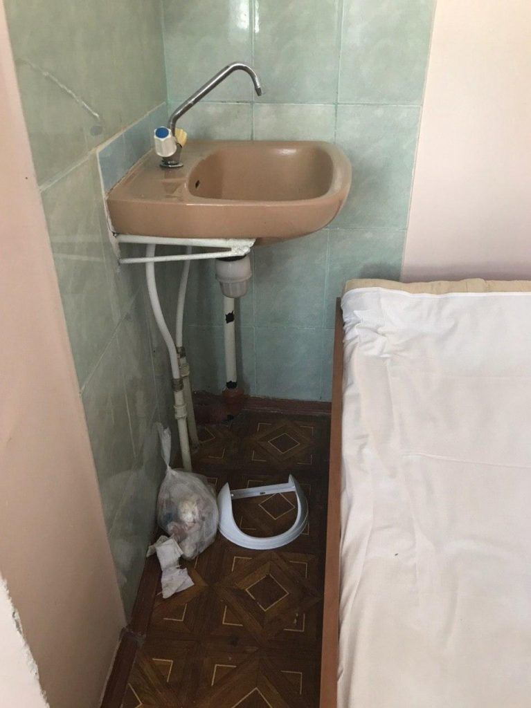 Пациент показал, в каких условиях находятся люди, которые проходят тест на коронавирус